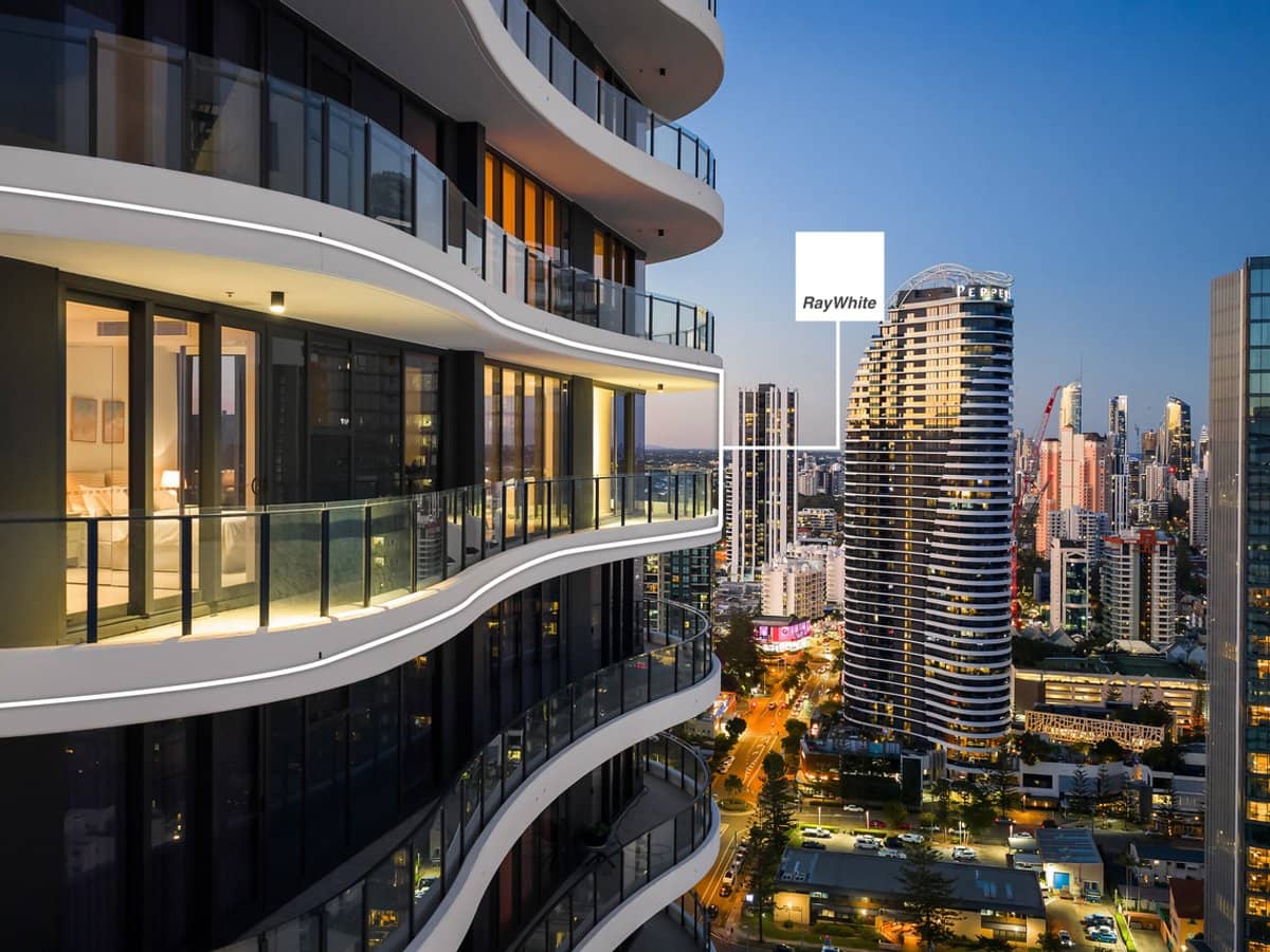 33 Surf Parade, BROADBEACH - Thumbnail 9