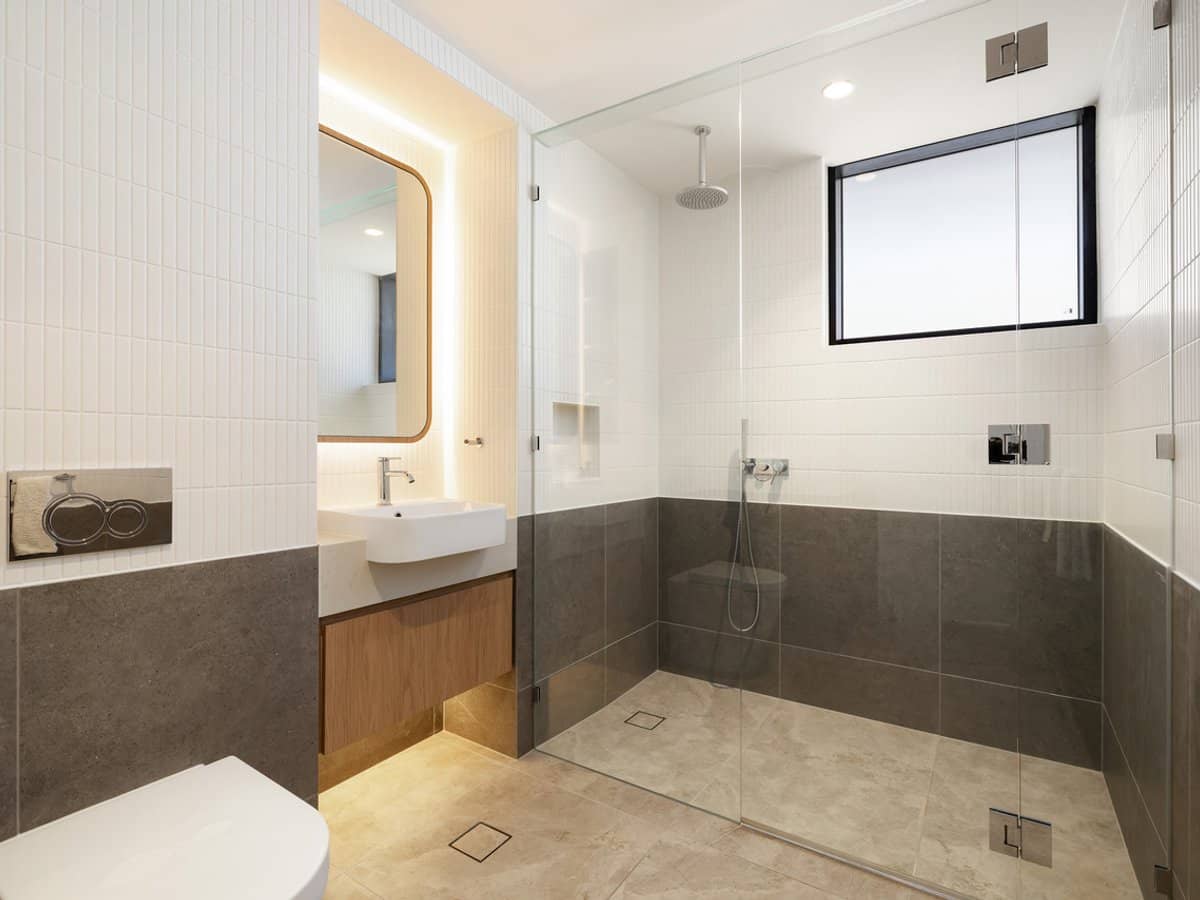 33 Surf Parade, BROADBEACH - Thumbnail 13