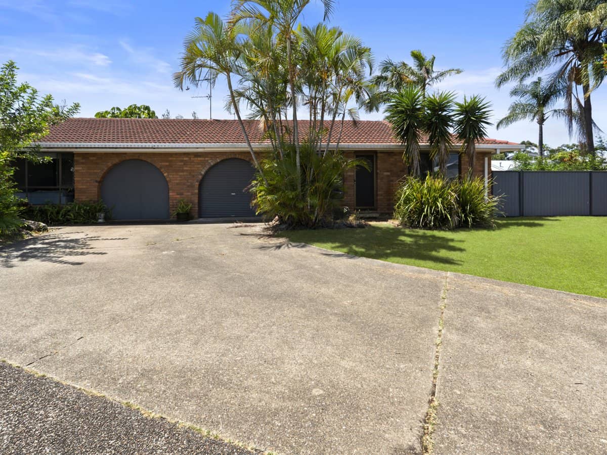 9 Falcon Court, Burleigh Heads - Thumbnail 1