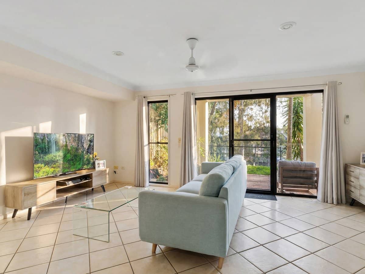 323 Christine Avenue, VARSITY LAKES - Thumbnail 3