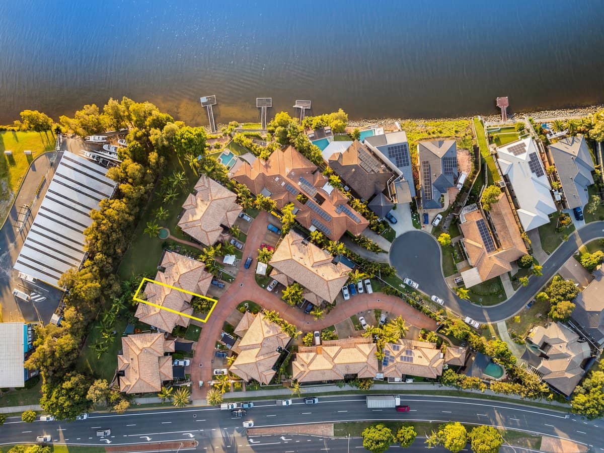 323 Christine Avenue, VARSITY LAKES - Thumbnail 12