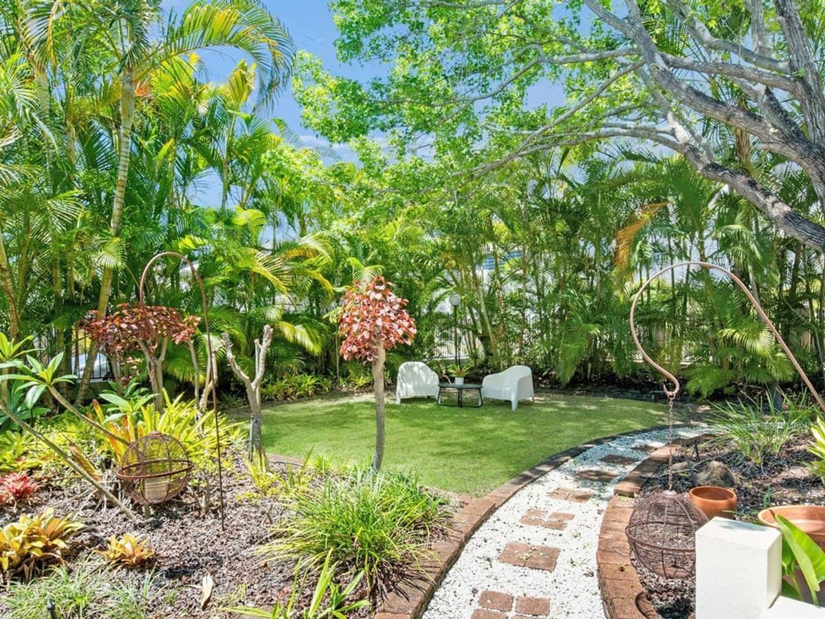 2/92 Stanhill Drive, Surfers Paradise - Thumbnail 2