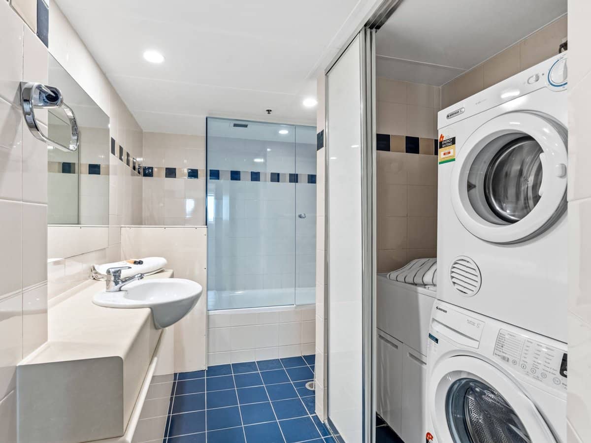 20 The Esplanade, Surfers Paradise - Thumbnail 14