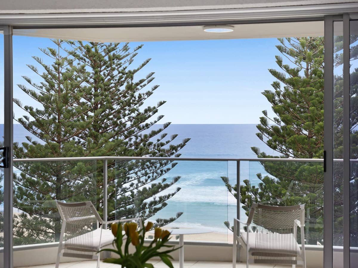202 The Esplanade, Burleigh Heads - Thumbnail 3