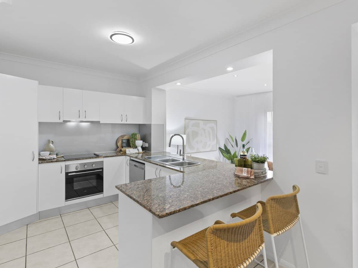 8 Kodiak Drive, VARSITY LAKES - Thumbnail 5