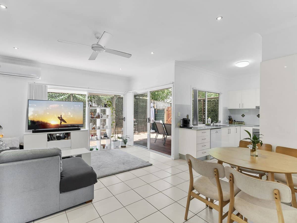 127 Pohlman Street, Southport - Thumbnail 2