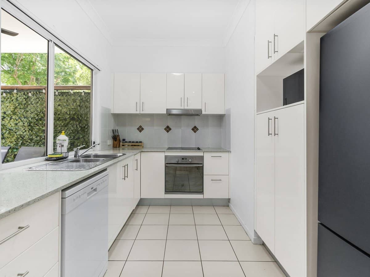 127 Pohlman Street, Southport - Thumbnail 4