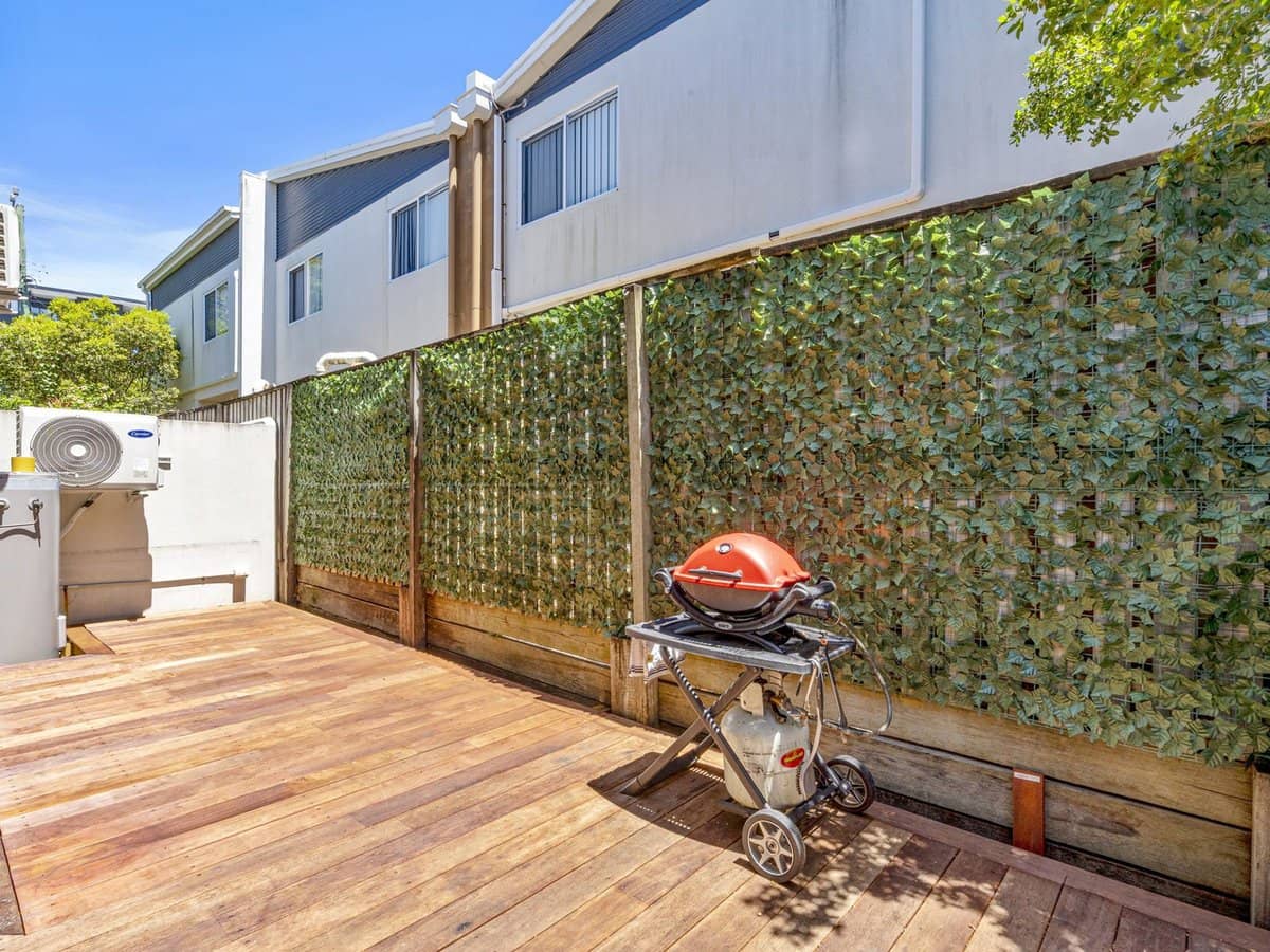 127 Pohlman Street, Southport - Thumbnail 6