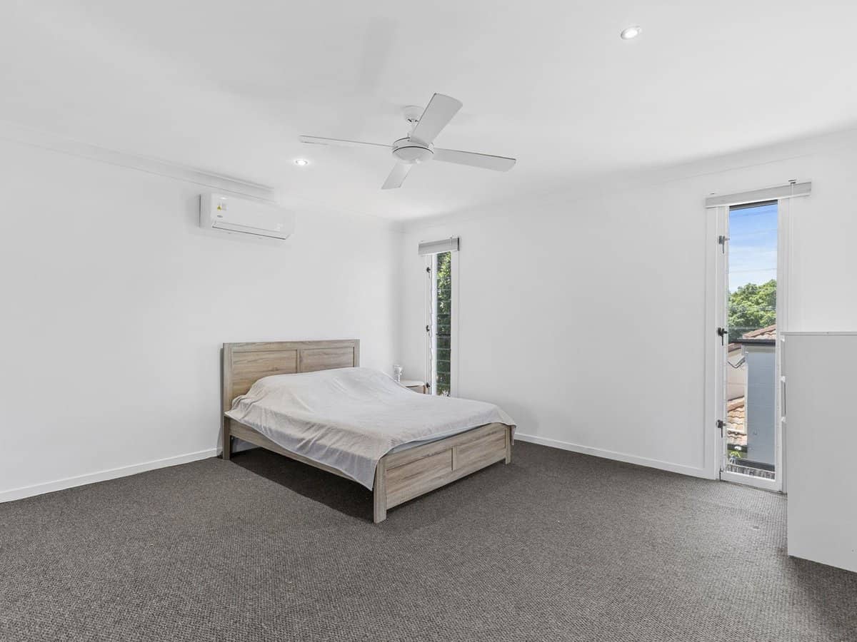 127 Pohlman Street, Southport - Thumbnail 8