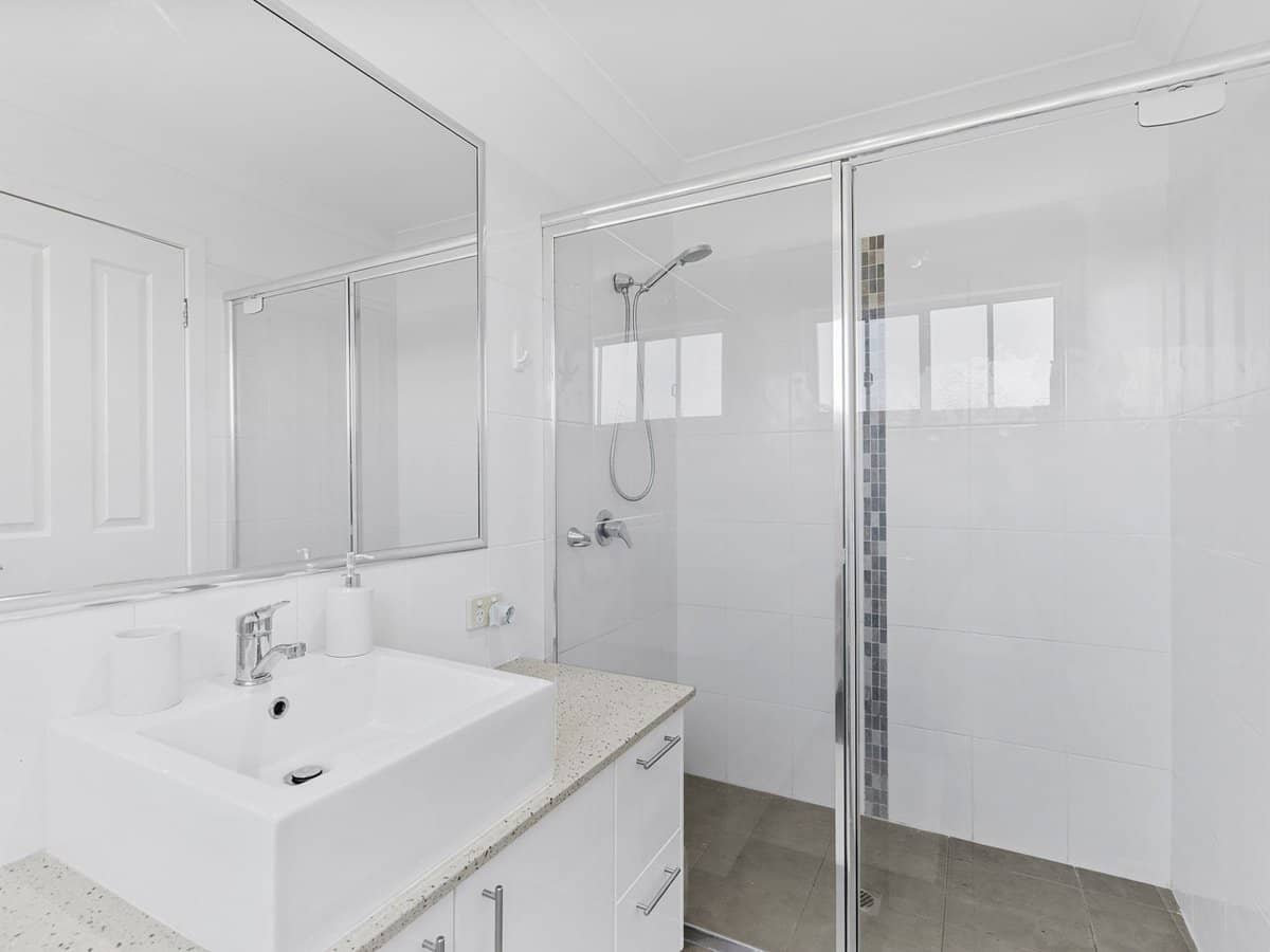 127 Pohlman Street, Southport - Thumbnail 9