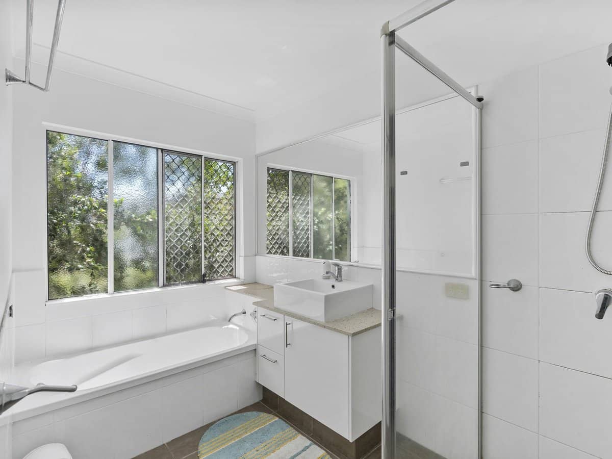 127 Pohlman Street, Southport - Thumbnail 11