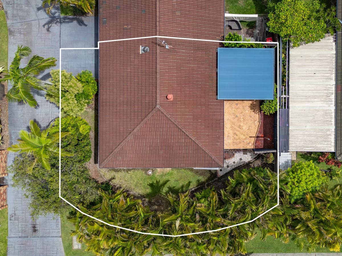 29-31 Golden Palms Court, ASHMORE - Thumbnail 1