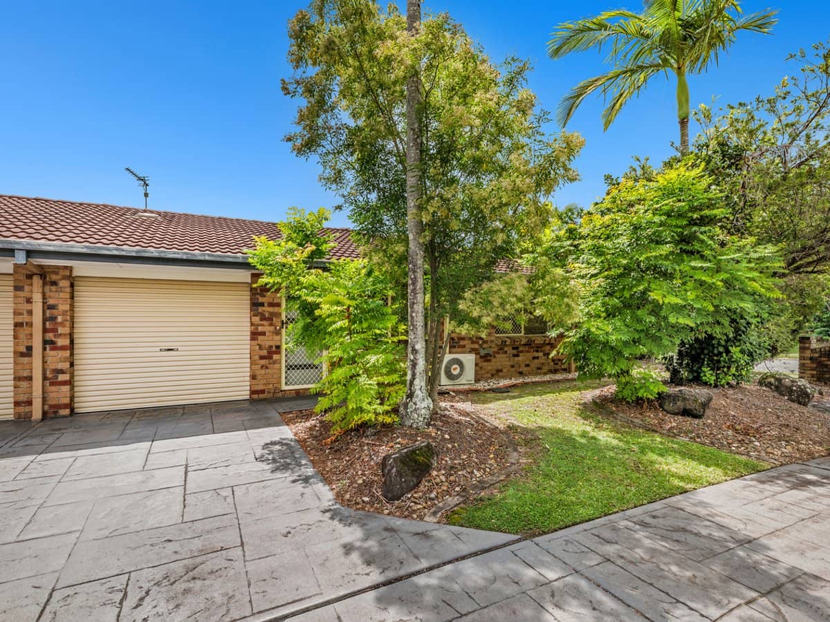 29-31 Golden Palms Court, ASHMORE - Thumbnail 3