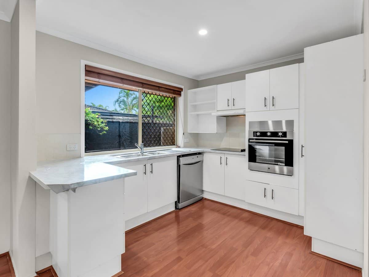 29-31 Golden Palms Court, ASHMORE - Thumbnail 6