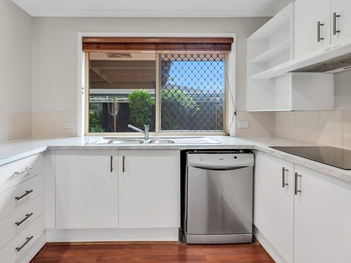 29-31 Golden Palms Court, ASHMORE - Thumbnail 7