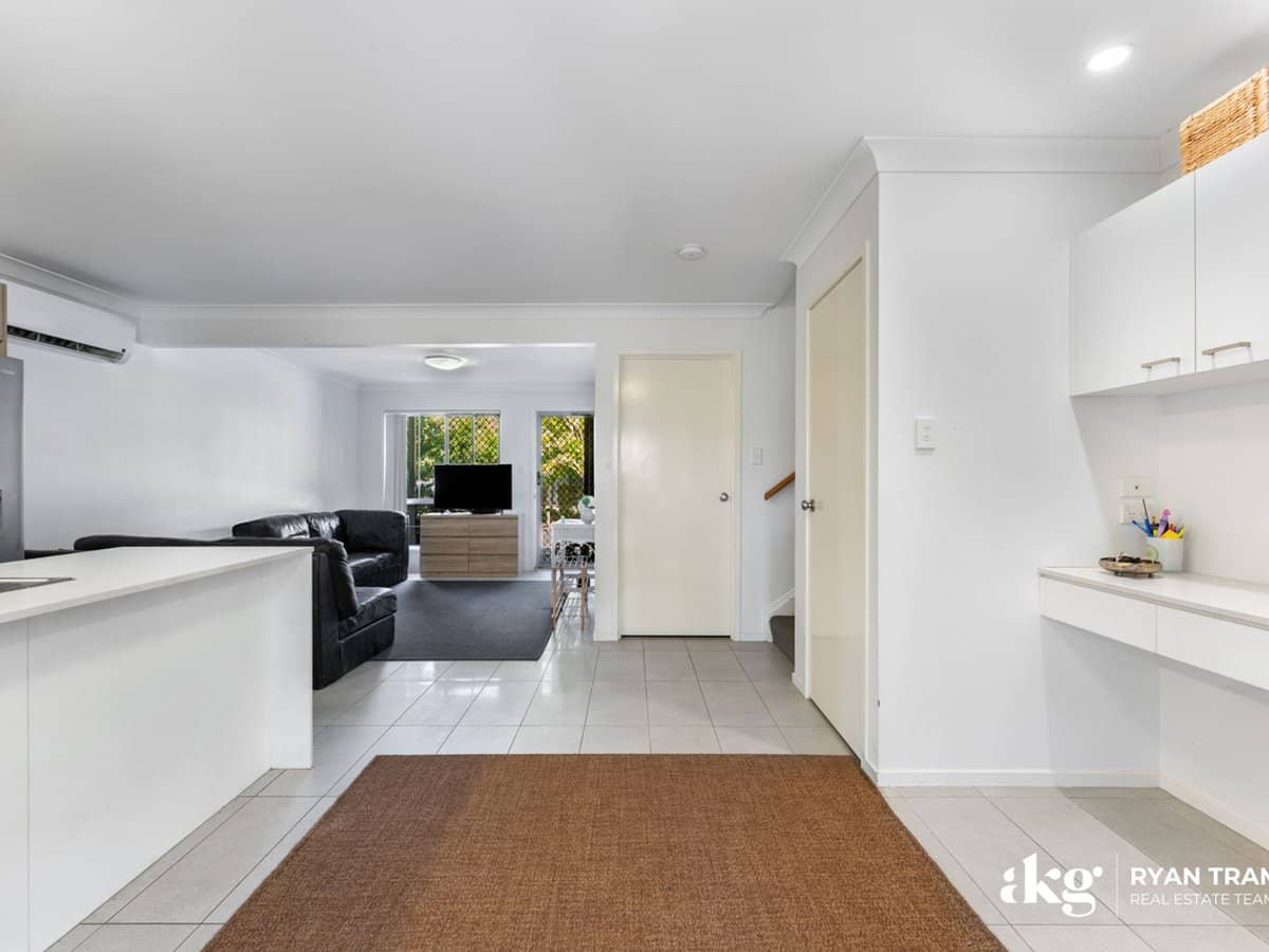 104A River Hills Road, EAGLEBY - Thumbnail 5