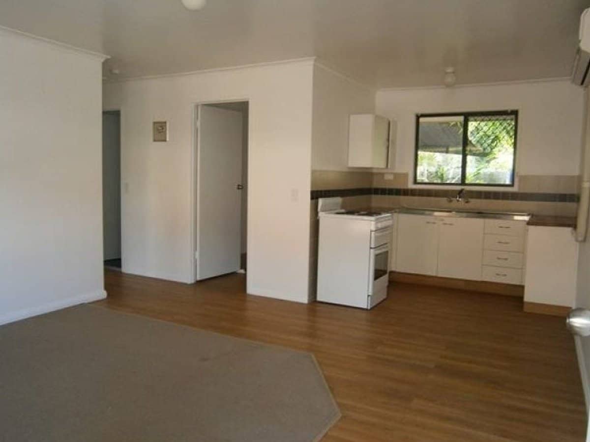 32 Catherine Street, BEENLEIGH - Thumbnail 2