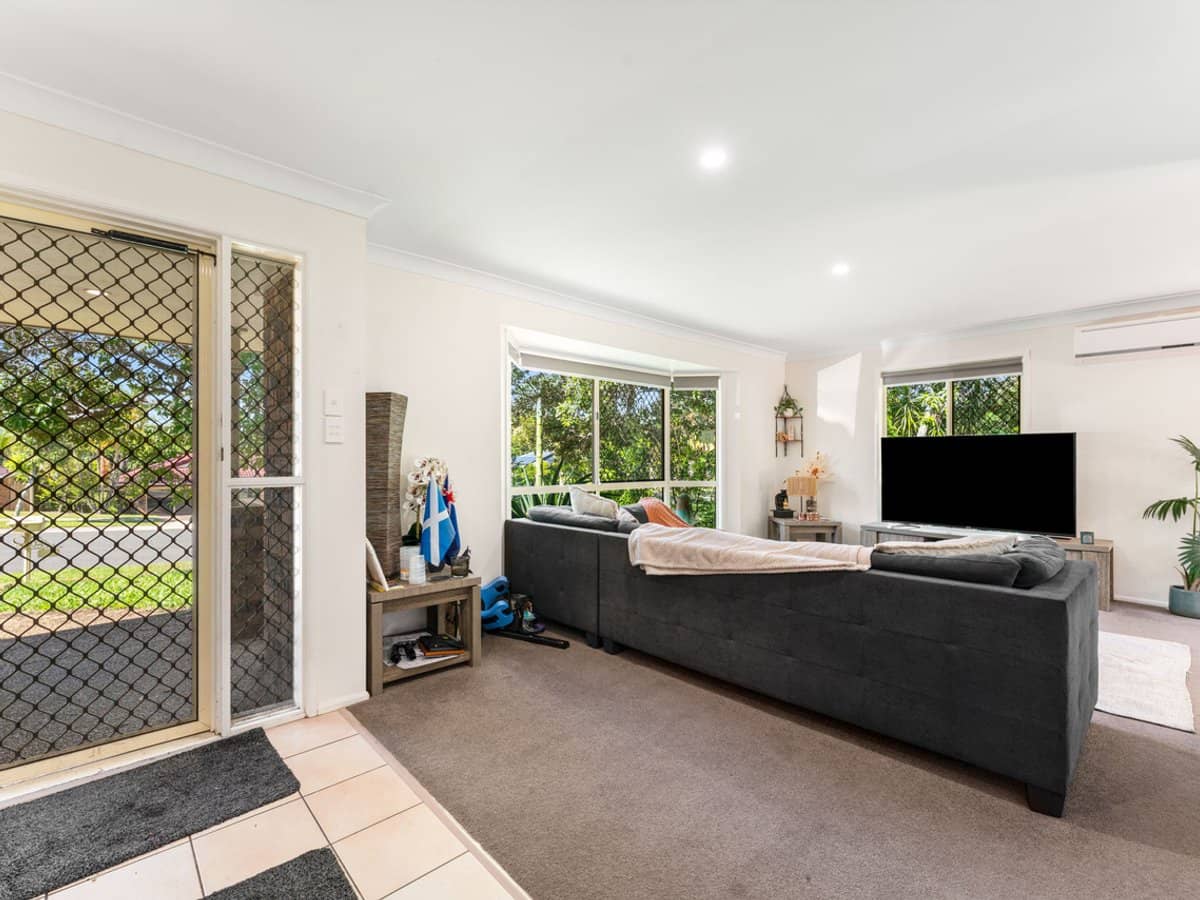 30 Capricorn Drive, PACIFIC PINES - Thumbnail 2