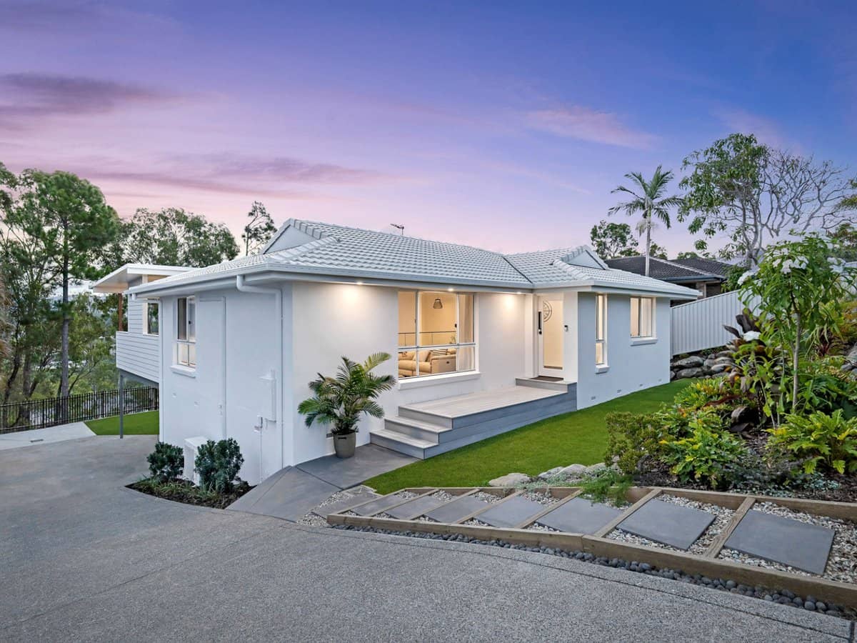 28 Crestridge Crescent, Oxenford - Thumbnail 1