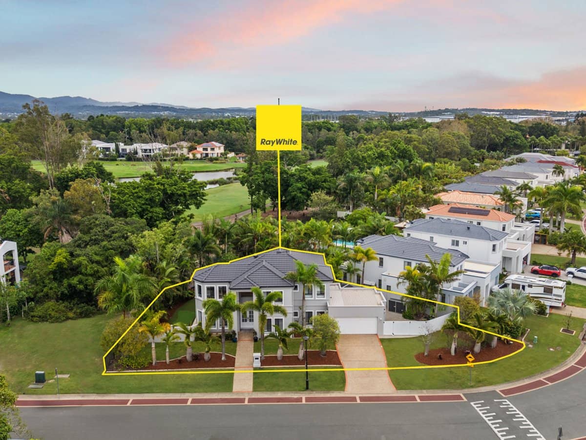 8396 Magnolia Drive, Hope Island - Thumbnail 4