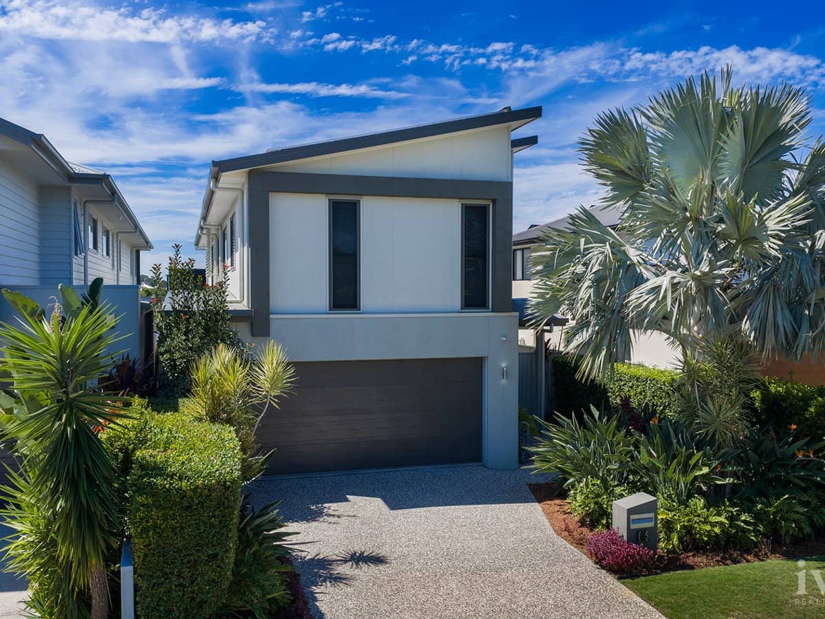 15 Waters Close, Hope Island - Thumbnail 1