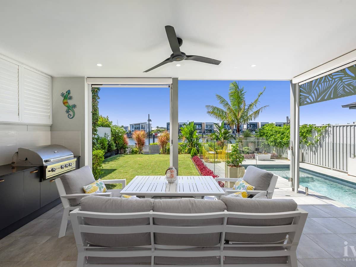 15 Waters Close, Hope Island - Thumbnail 2