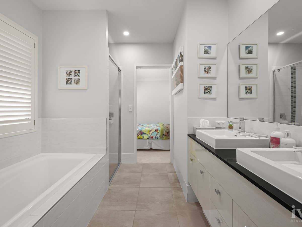 15 Waters Close, Hope Island - Thumbnail 12