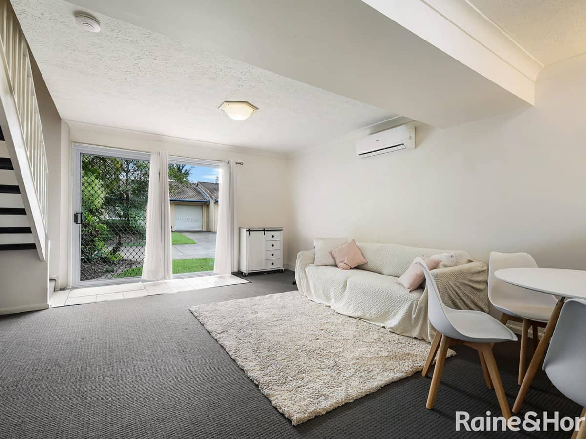 50 St Kevins Avenue, BENOWA - Thumbnail 1