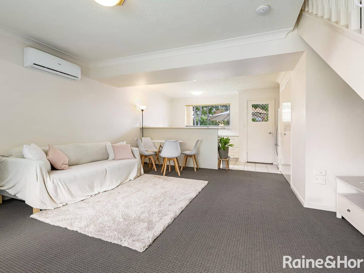 50 St Kevins Avenue, BENOWA - Thumbnail 2