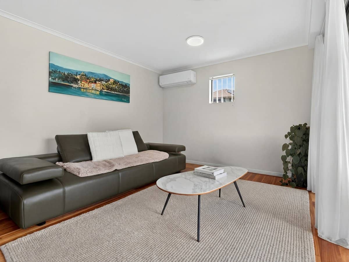 134 Stanhill Drive, CHEVRON ISLAND - Thumbnail 5