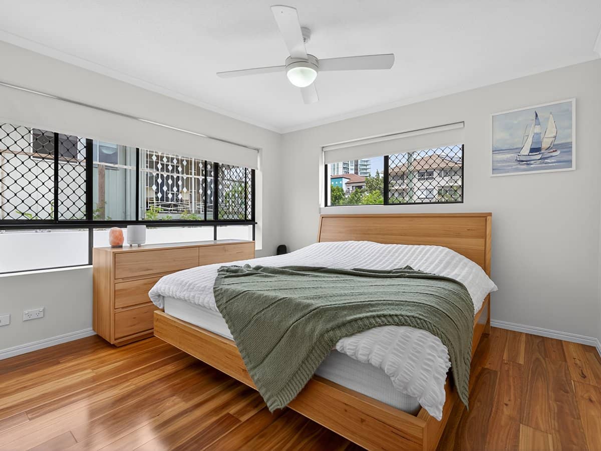 134 Stanhill Drive, CHEVRON ISLAND - Thumbnail 8