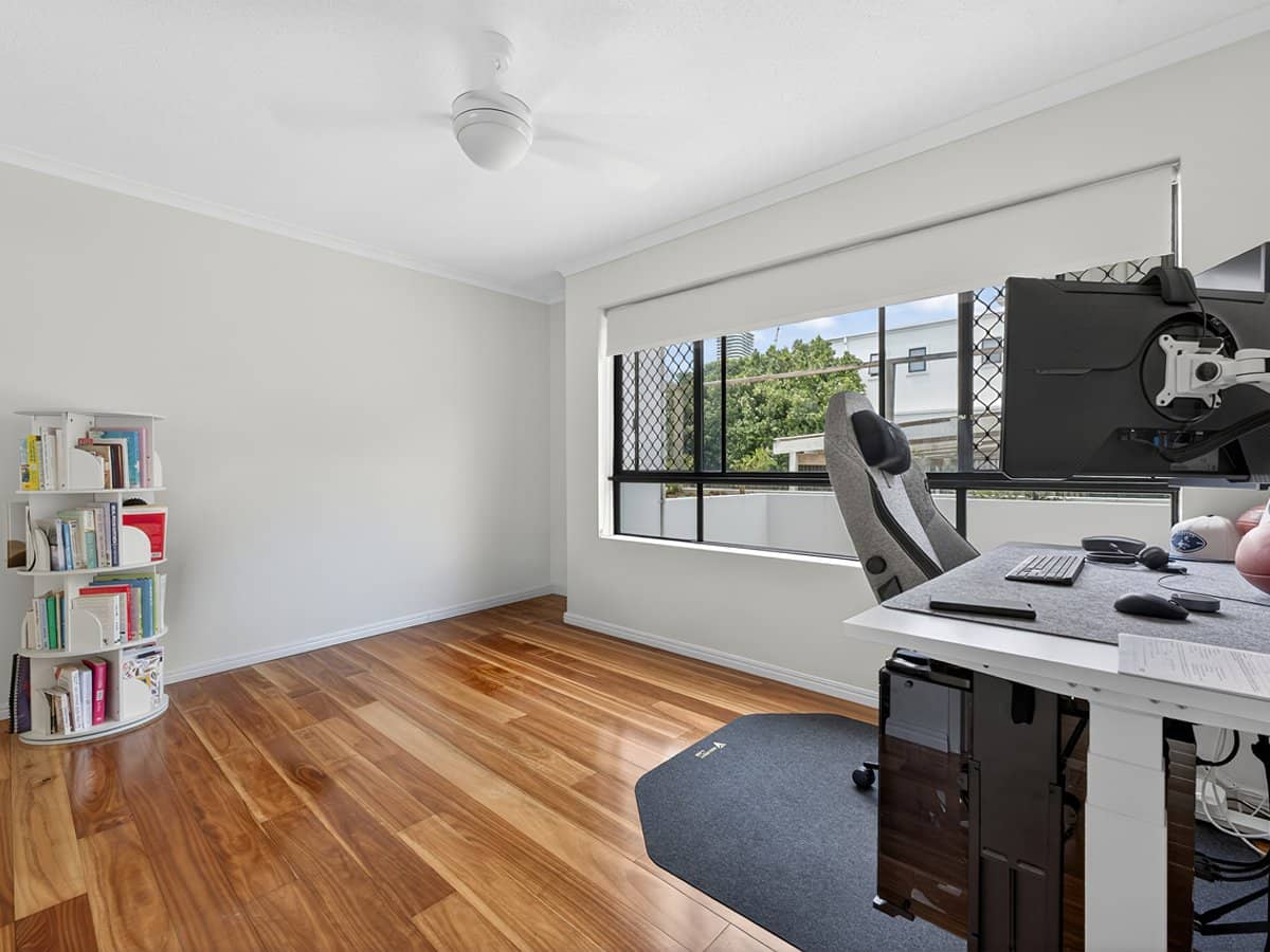 134 Stanhill Drive, CHEVRON ISLAND - Thumbnail 10