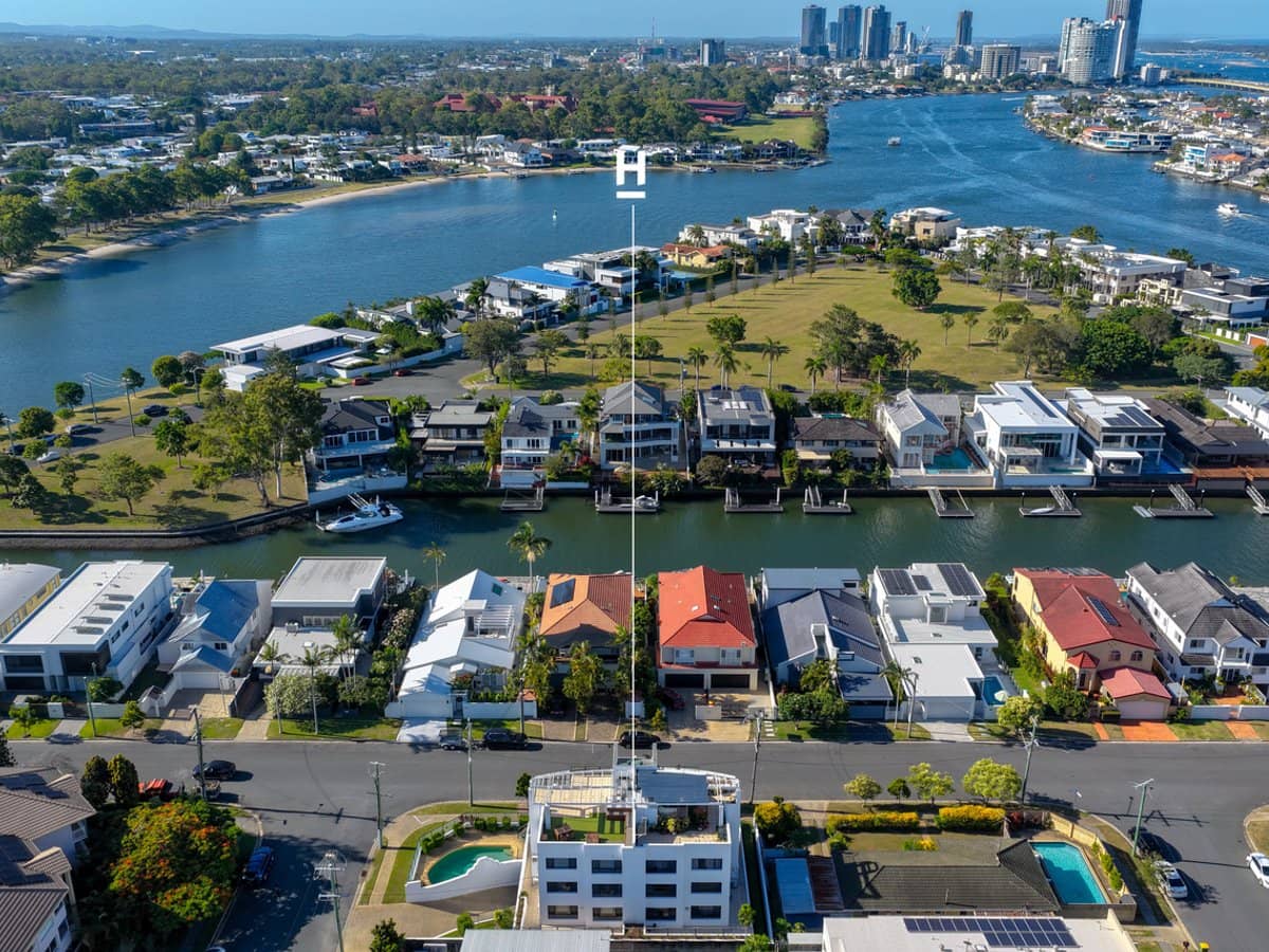 134 Stanhill Drive, CHEVRON ISLAND - Thumbnail 13