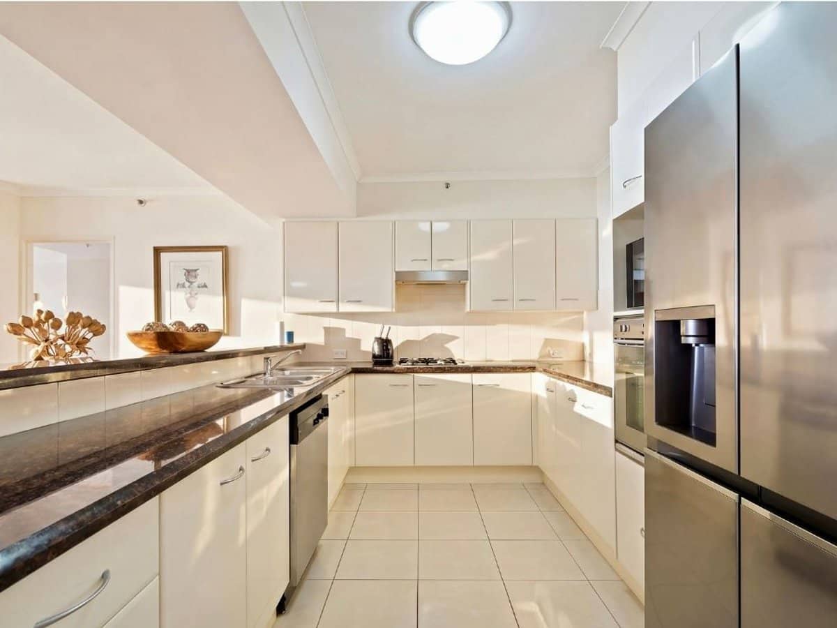 59 Pacific Street, Main Beach - Thumbnail 9