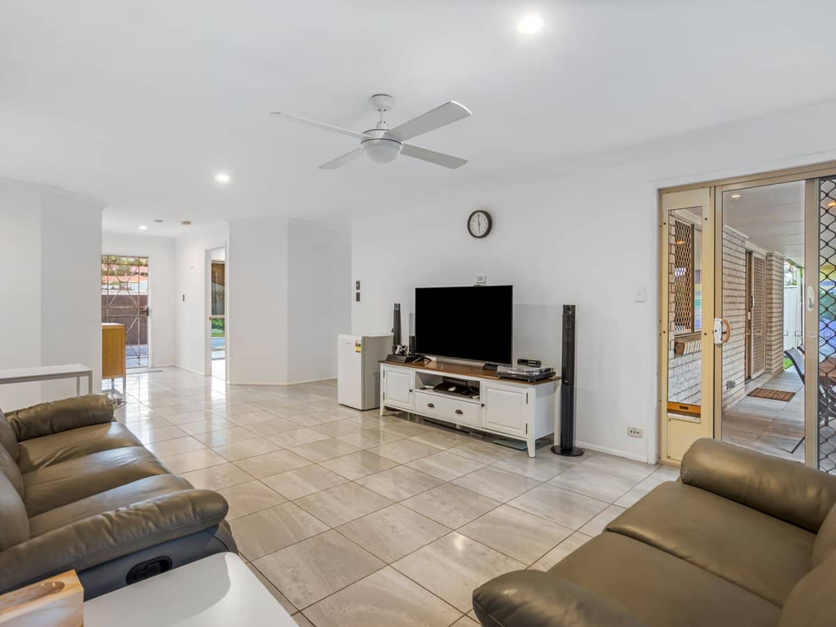 4 Rarotonga Rise, Pacific Pines - Thumbnail 9