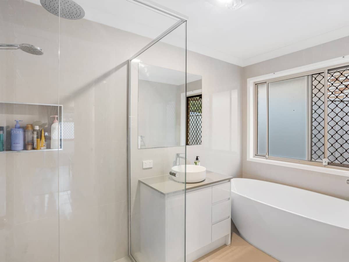 4 Rarotonga Rise, Pacific Pines - Thumbnail 14