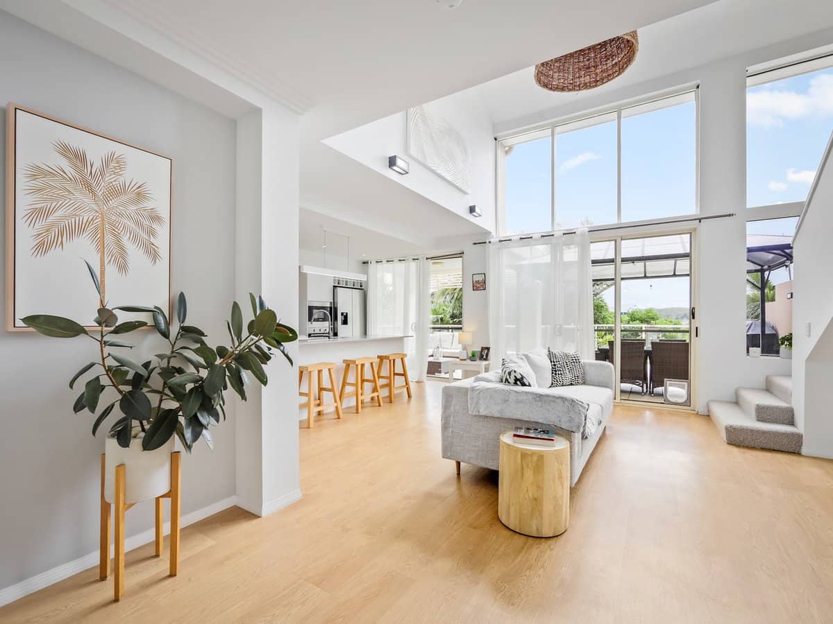 251 Varsity Parade, VARSITY LAKES - Thumbnail 1