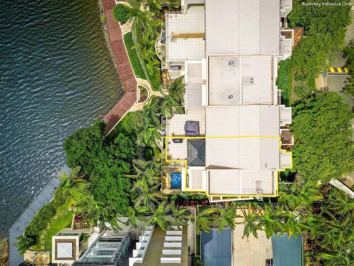 251 Varsity Parade, VARSITY LAKES - Thumbnail 3