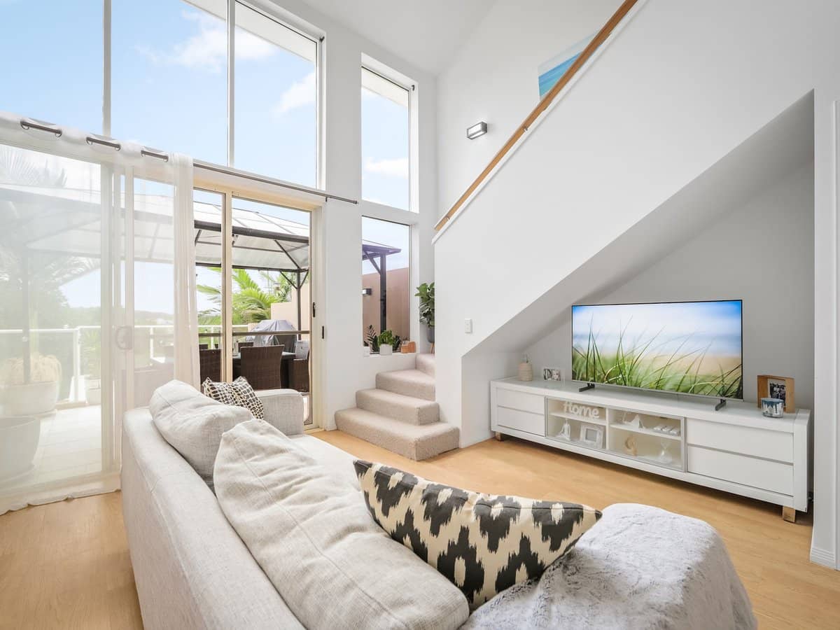 251 Varsity Parade, VARSITY LAKES - Thumbnail 4