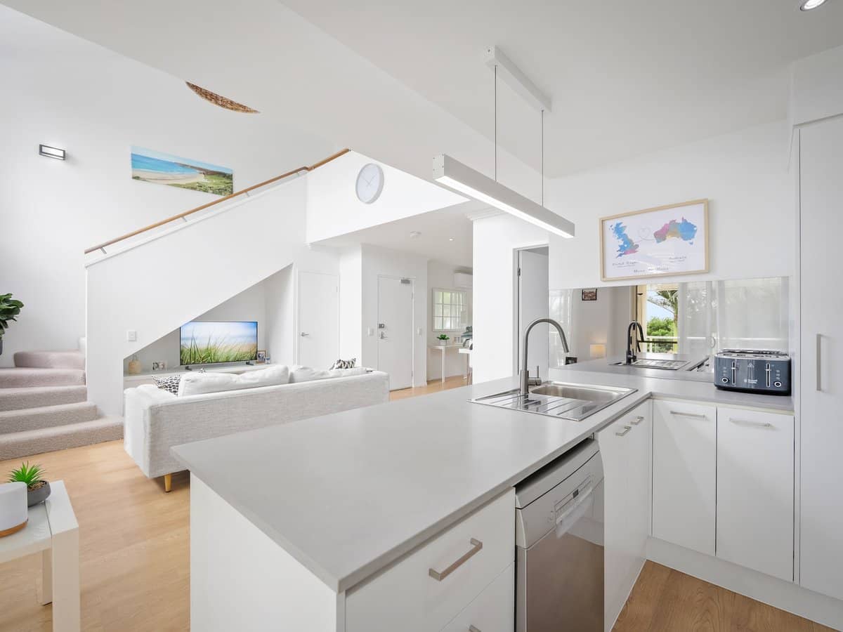 251 Varsity Parade, VARSITY LAKES - Thumbnail 8