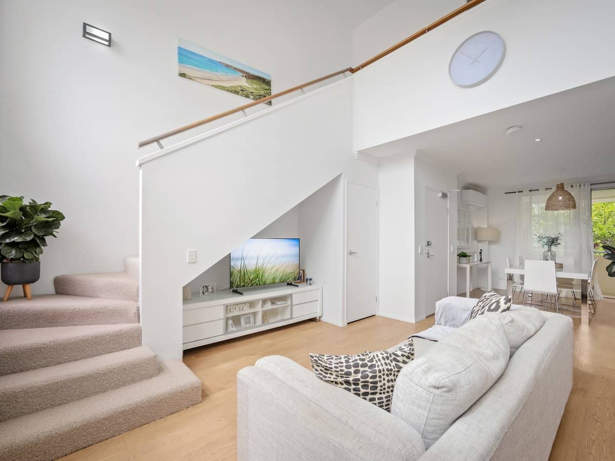 251 Varsity Parade, VARSITY LAKES - Thumbnail 11