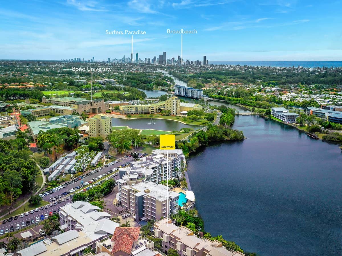 251 Varsity Parade, VARSITY LAKES - Thumbnail 12