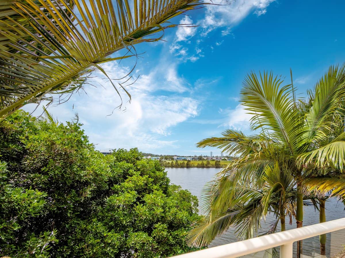 251 Varsity Parade, VARSITY LAKES - Thumbnail 16