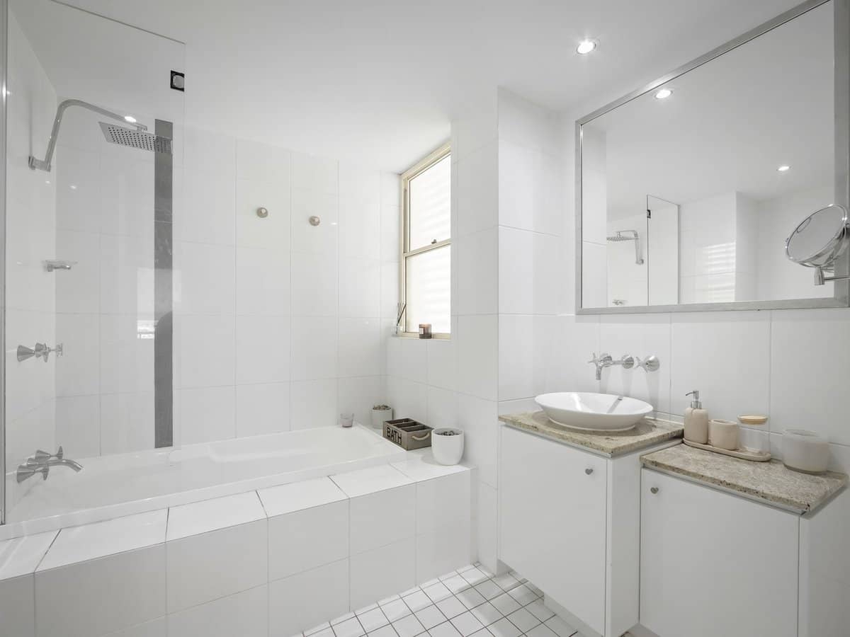 251 Varsity Parade, VARSITY LAKES - Thumbnail 22