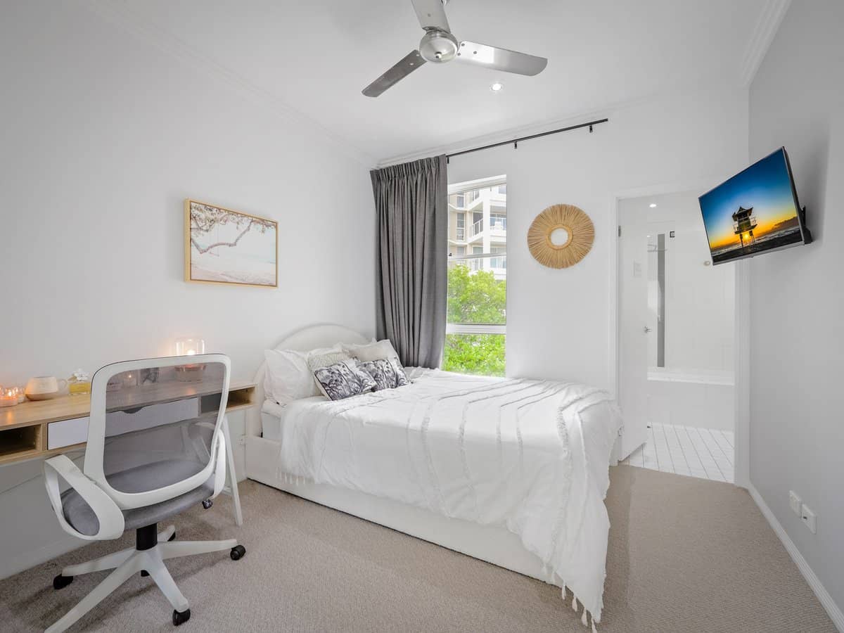 251 Varsity Parade, VARSITY LAKES - Thumbnail 23