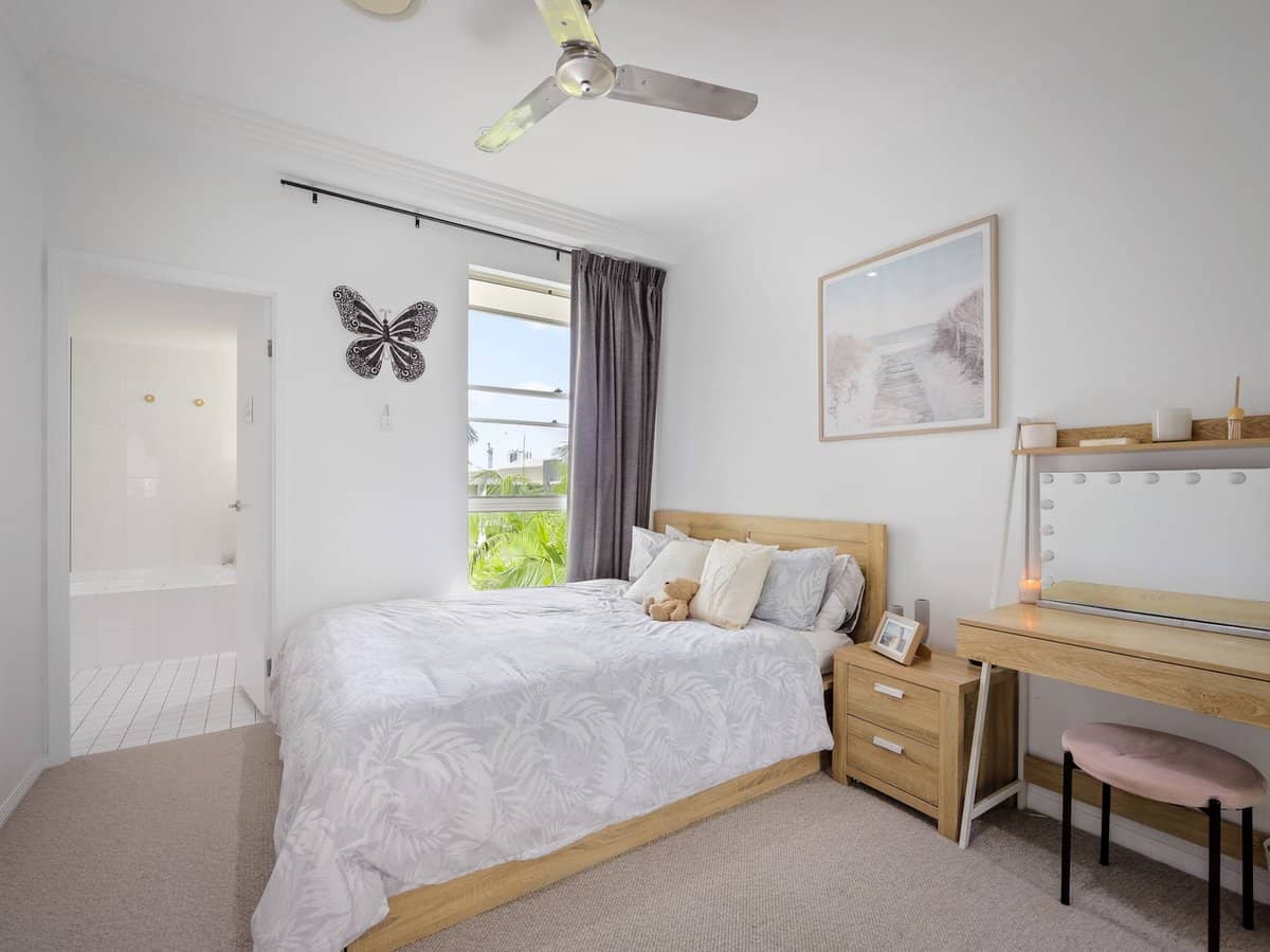 251 Varsity Parade, VARSITY LAKES - Thumbnail 24