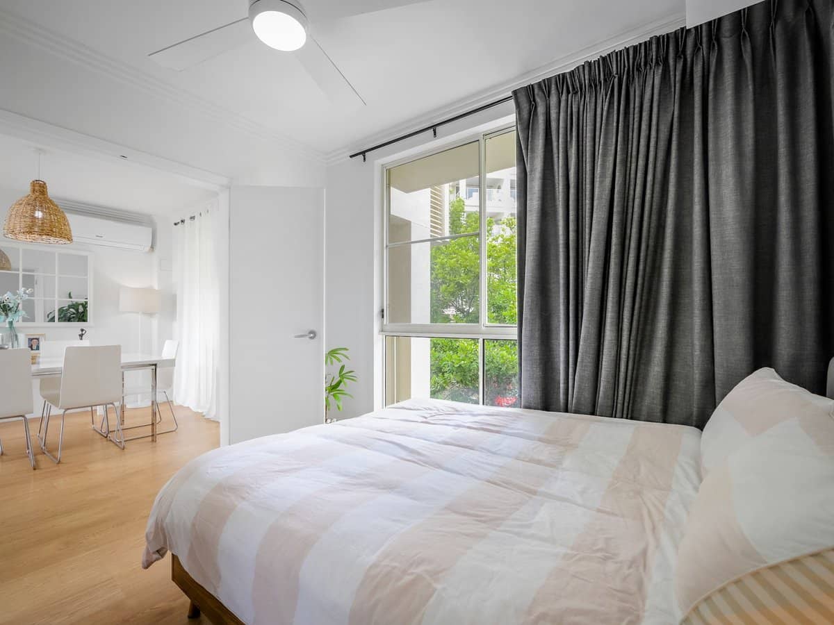 251 Varsity Parade, VARSITY LAKES - Thumbnail 27