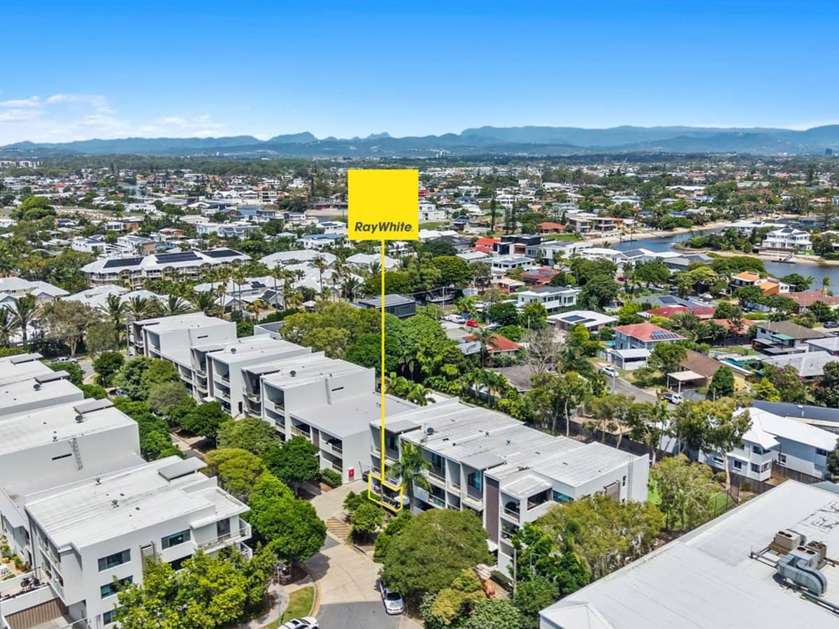 2 Gaven Crescent, Mermaid Beach - Thumbnail 1