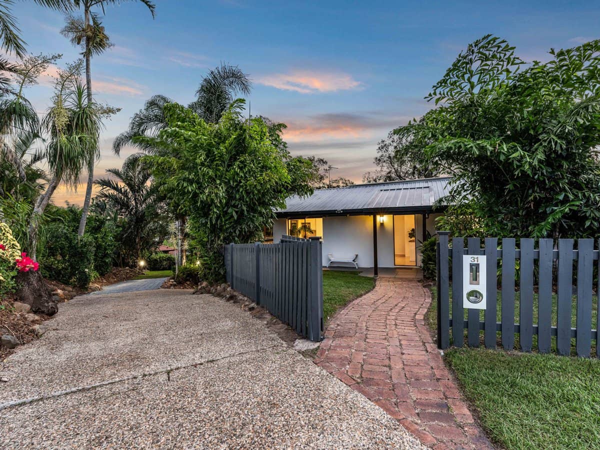 31 Walabah Drive, ASHMORE - Thumbnail 2