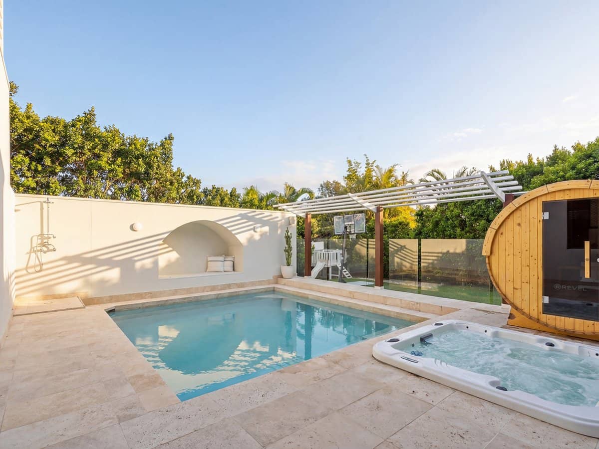 18 Kallaroo Crescent, ASHMORE - Thumbnail 2